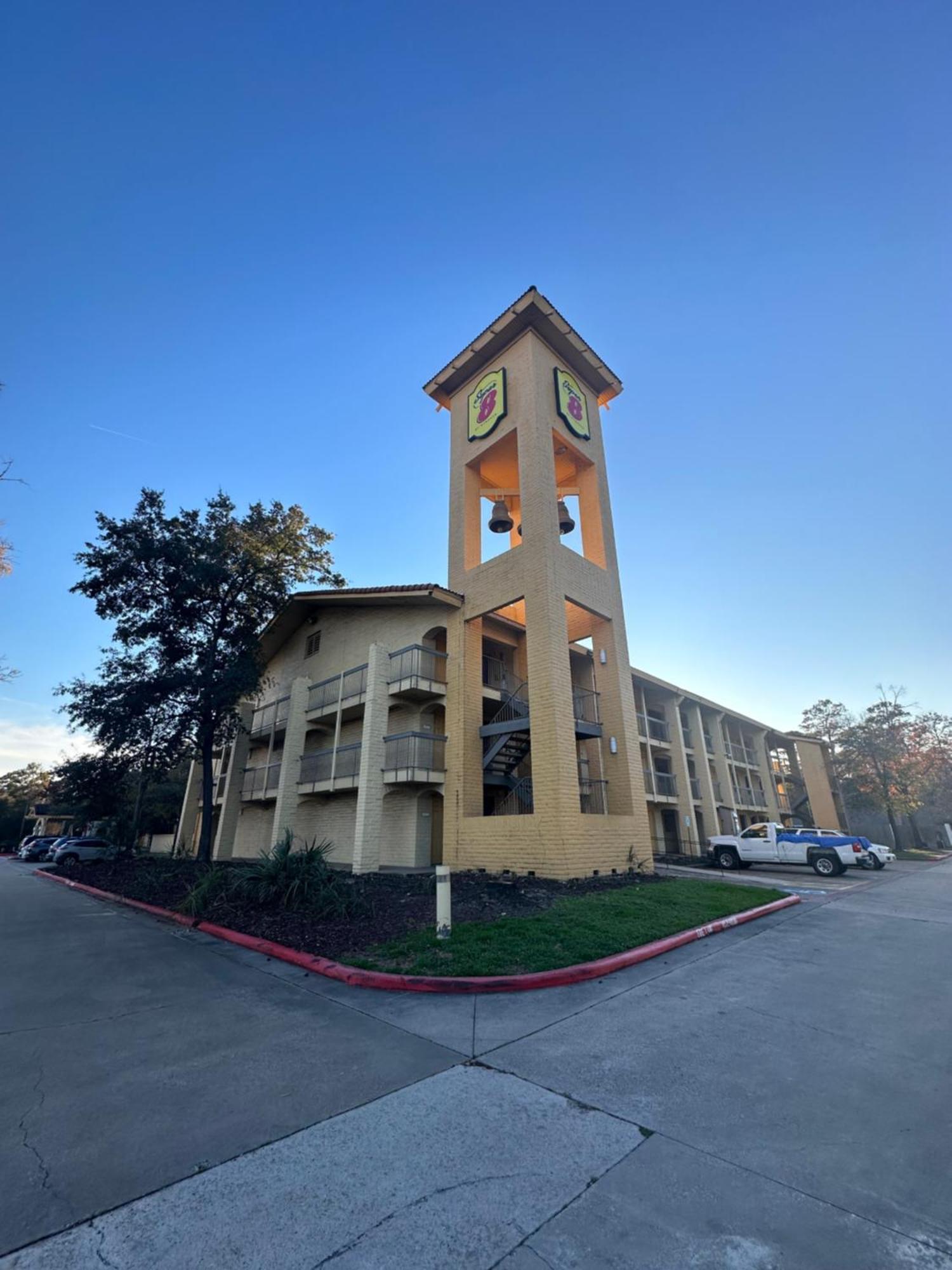 Hotel Super 8 By Wyndham The Woodlands North Exterior foto