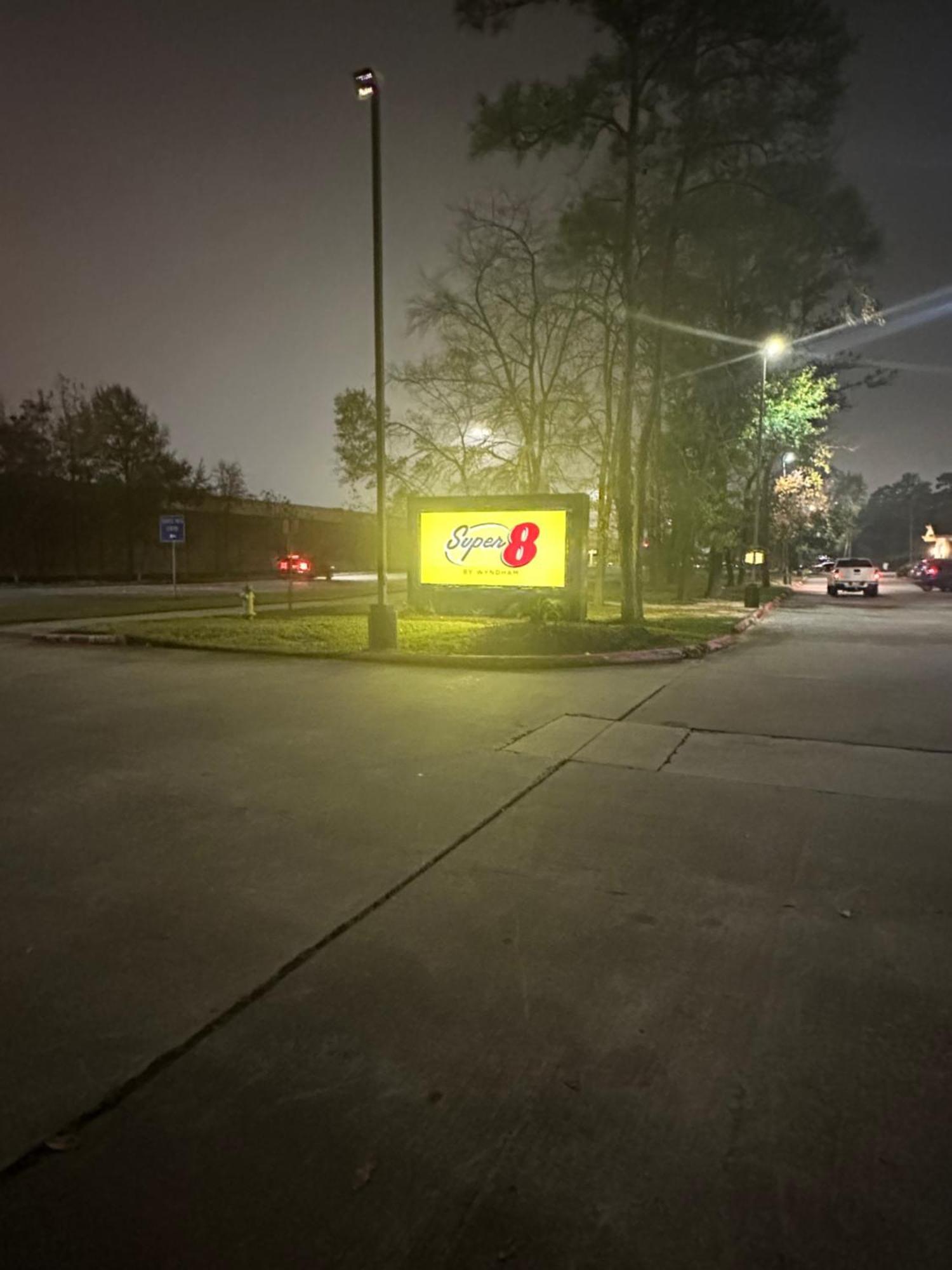 Hotel Super 8 By Wyndham The Woodlands North Exterior foto