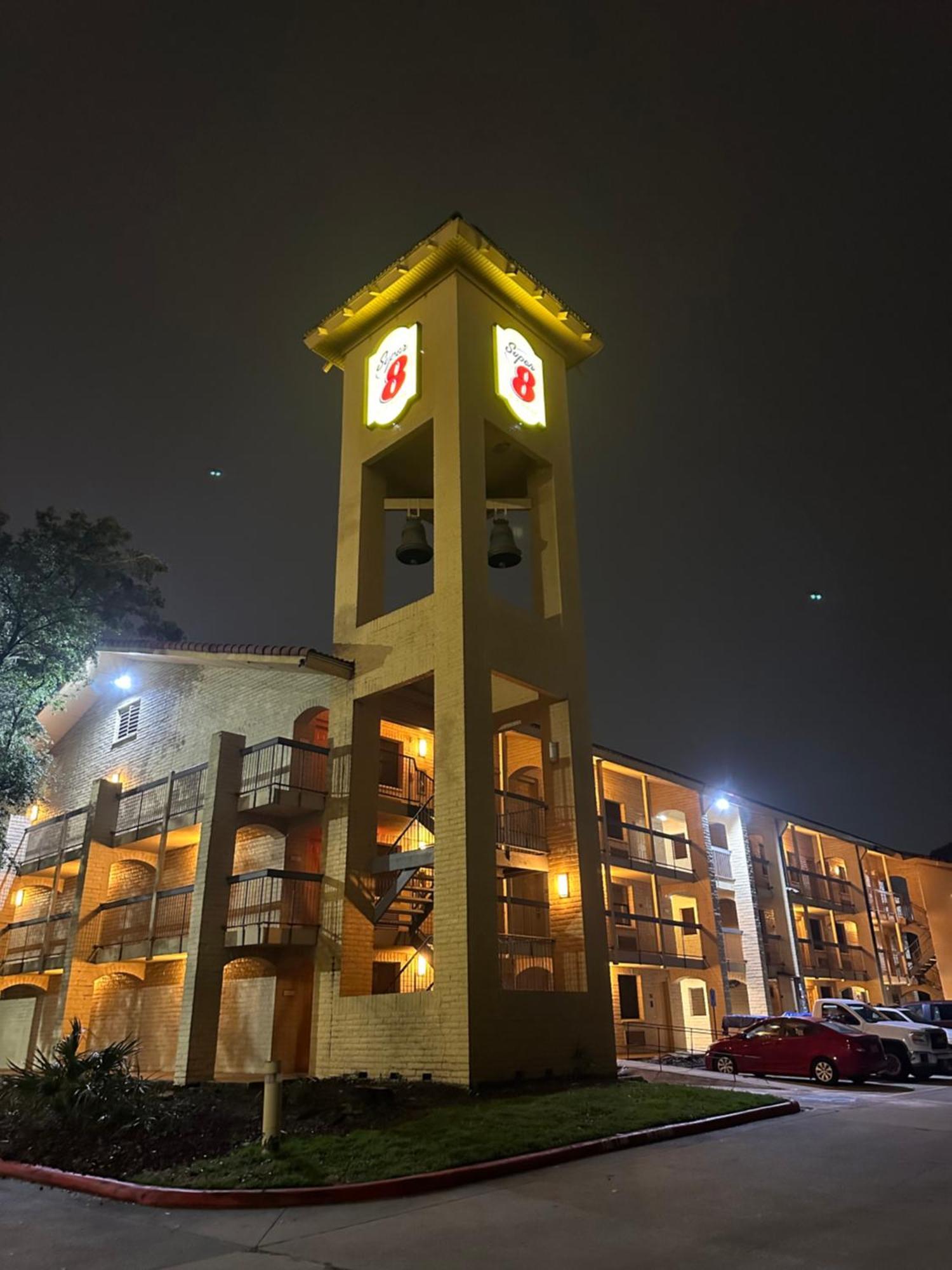 Hotel Super 8 By Wyndham The Woodlands North Exterior foto