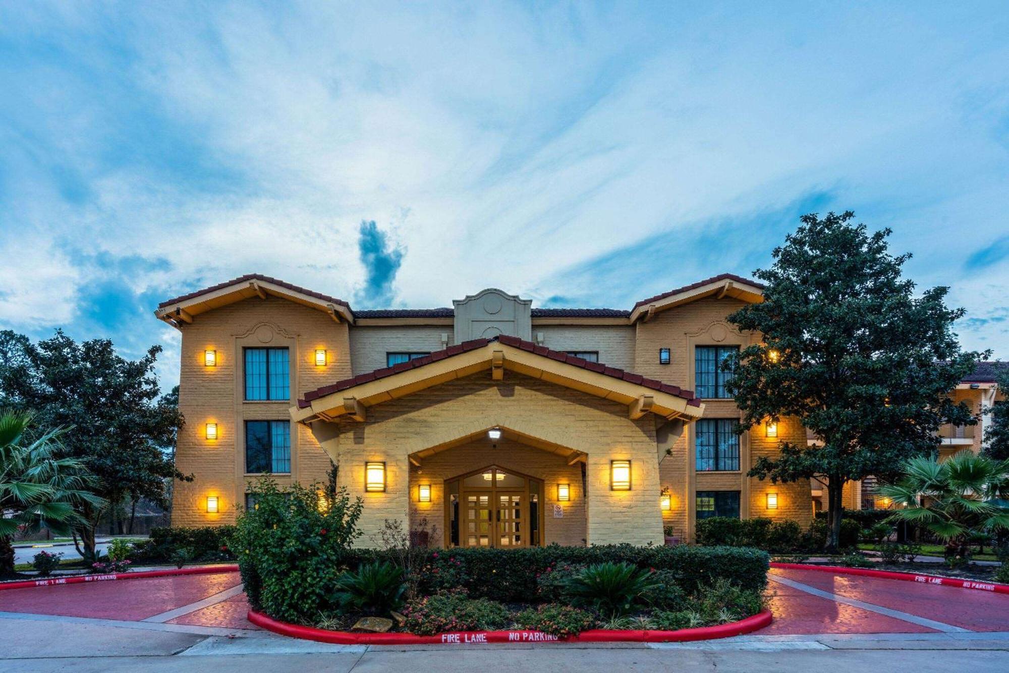 Hotel Super 8 By Wyndham The Woodlands North Exterior foto